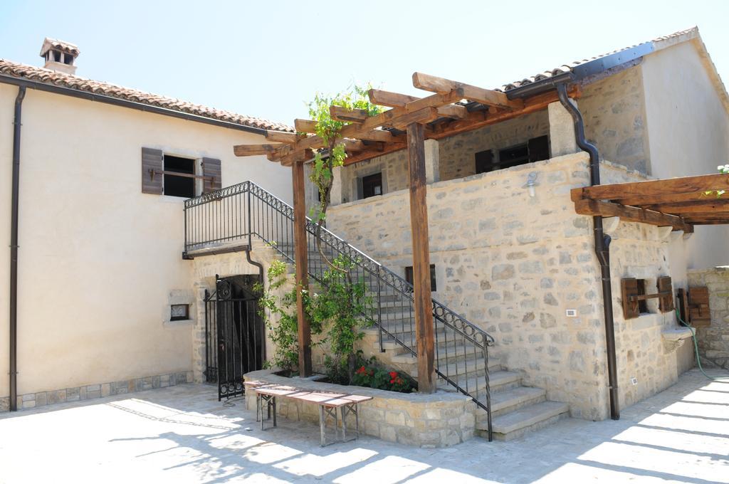 Holiday Homes Poli Svetega Antona Gračišće Zimmer foto