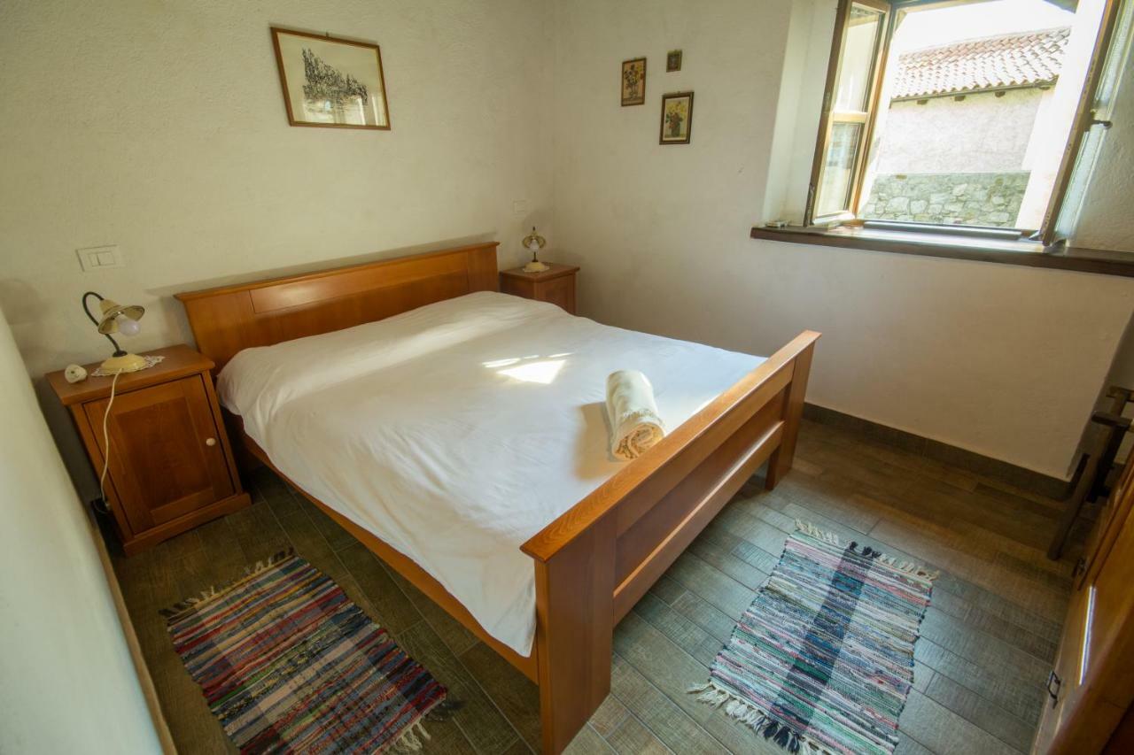 Holiday Homes Poli Svetega Antona Gračišće Exterior foto